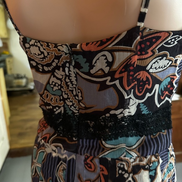 Beautiful pleated silk slip dress with unique pattern and trim - Picture 5 of 10